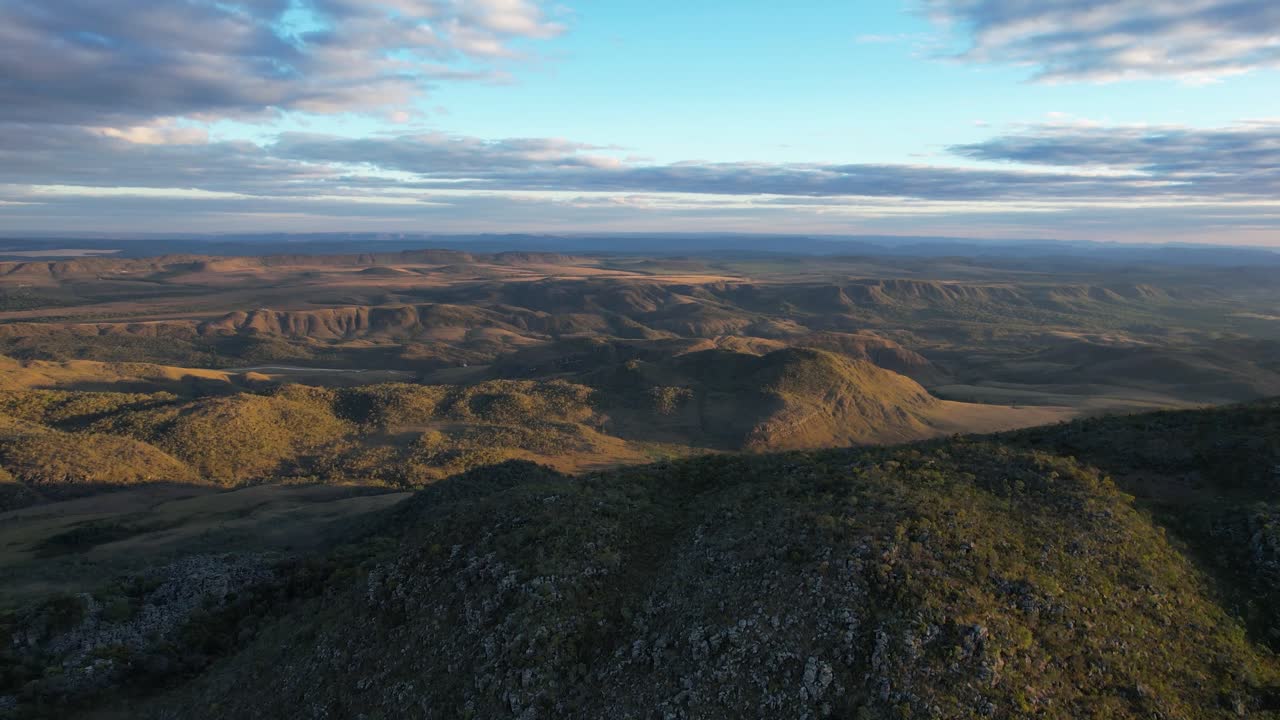 drone view Maytrea Garden and Morro da Baleia, panoramic aerial Jardim de Maytrea, green fields, mountains, sunset, Chapada dos Veadeiros, Goiás, Alto Paraíso