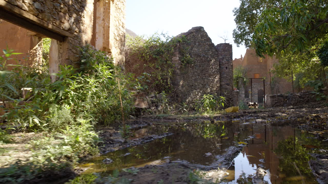 casa abandonada del siglo xviii en la sierra de chihuahua, batopilas, méjico