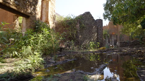 casa abandonada del siglo xviii en la sierra de chihuahua, batopilas, méjico
