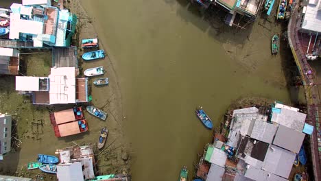 Aerial-top-down-ascending-over-Tai-O-Fishing-Village-at-Lantau-island,-Hong-Kong