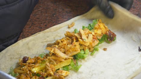 preparing a shawarma