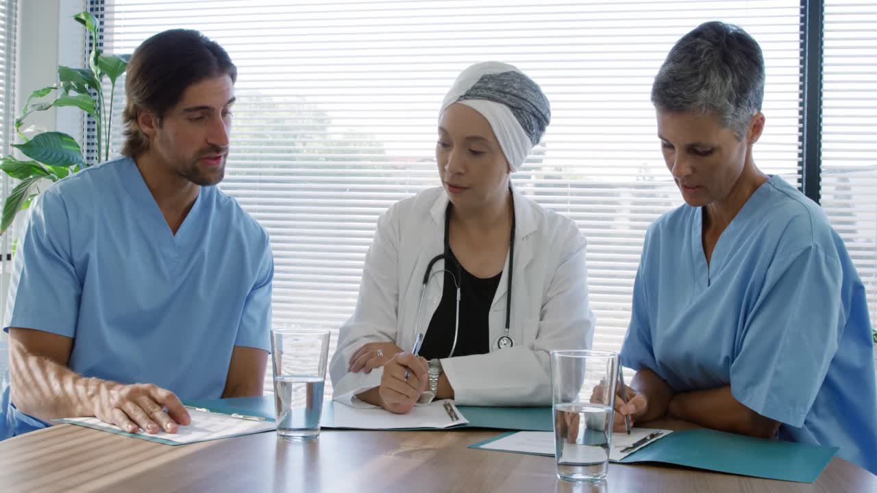 profesionales médicos en el trabajo