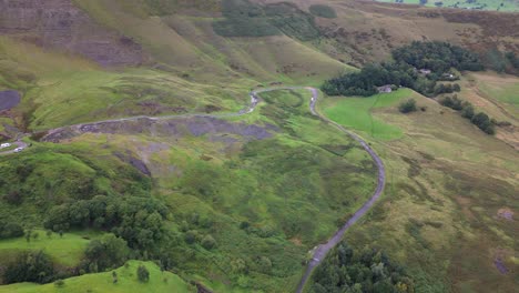 Camino-A-La-Montaña-En-El-Parque-Nacional-Peak-District-En-Inglaterra,-Reino-Unido.