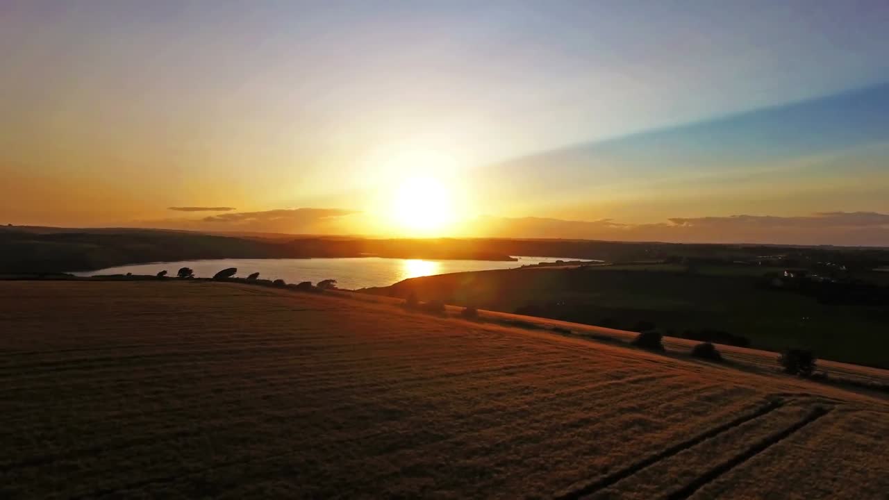 해가 지는 시골