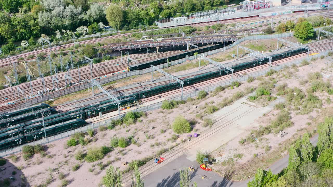 disparo de dron descendente del gran tren occidental