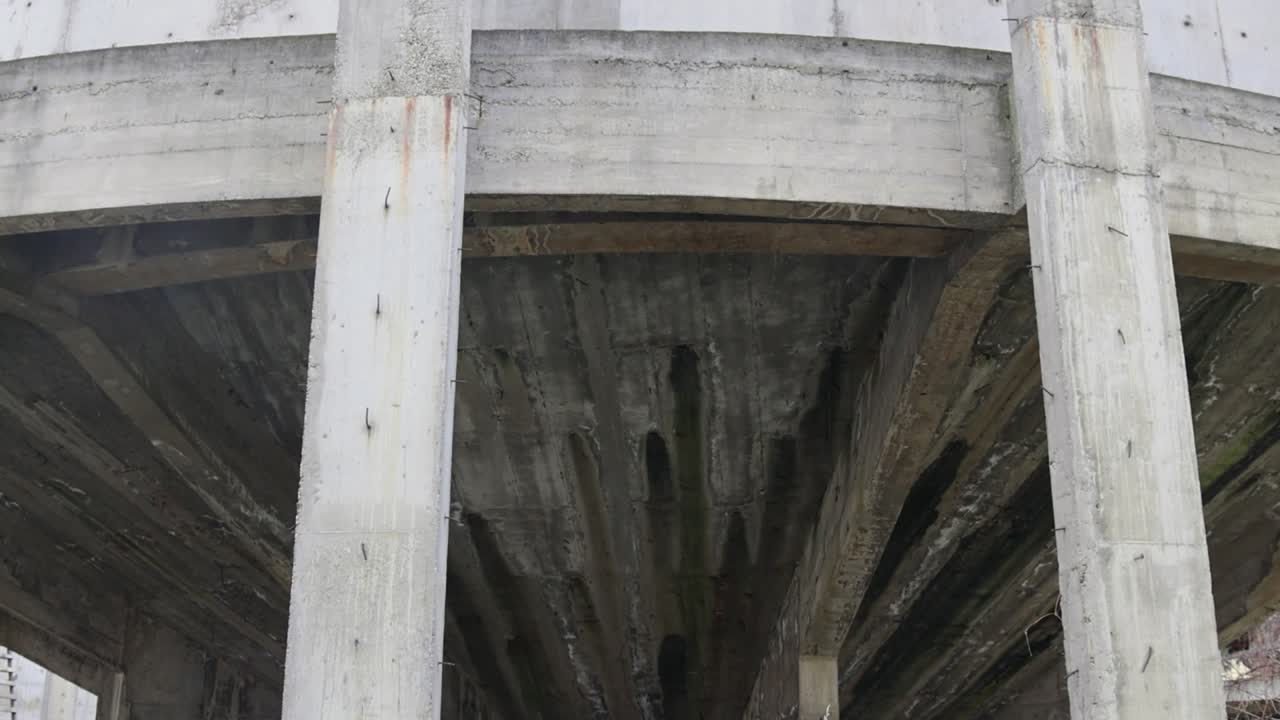 둥근 콘크리트 건물