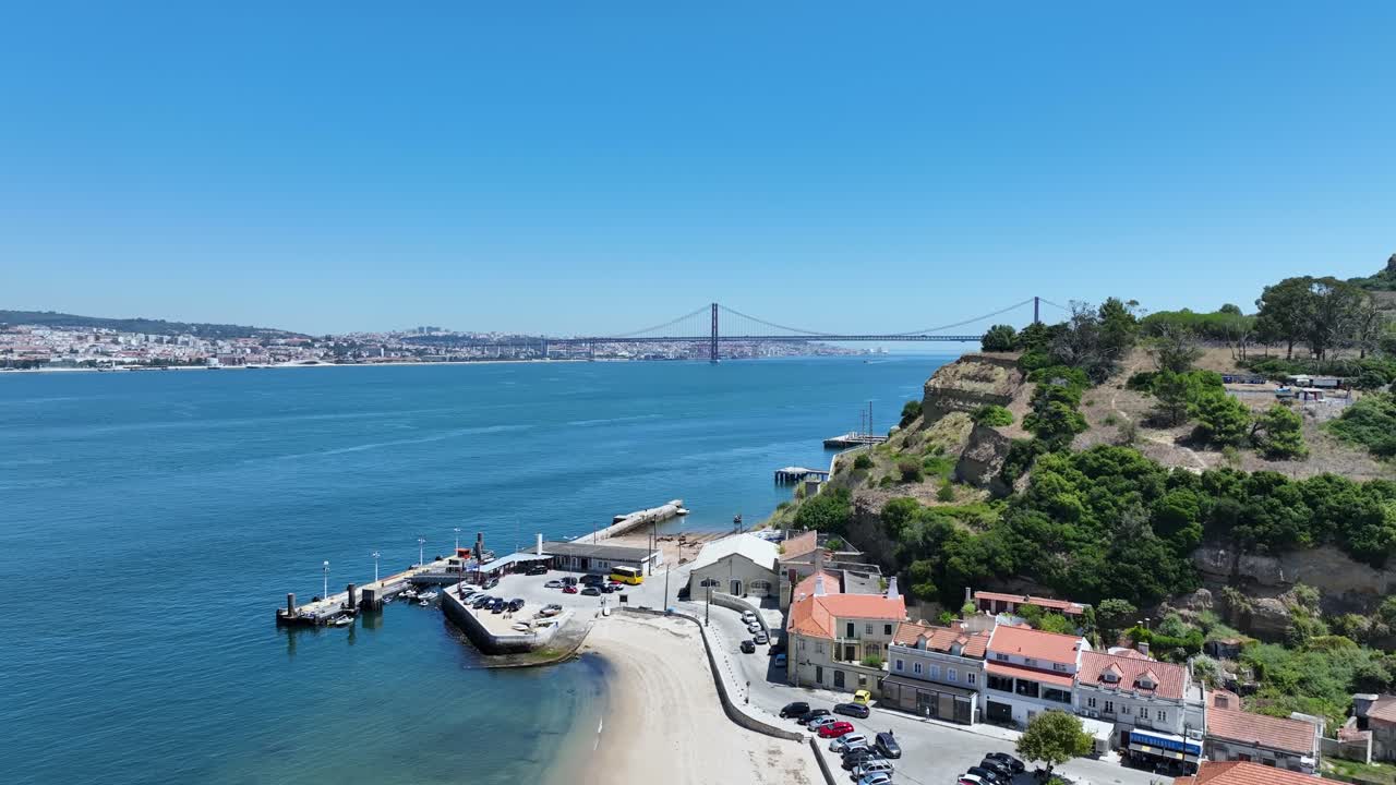 리스본 근처의 포르투갈의 포르토 브란다오에서 촬영된 드론