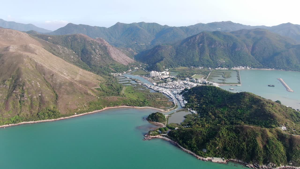 vista aérea del pueblo pesquero de tai o en hong kong, también conocido como pequeña venecia