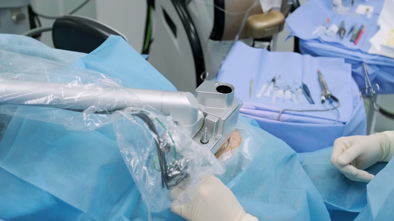토 레이저 보조 백내장 수술 (femto laser assisted cataract surgery) 은 백내장 치료를 위한 수술이다.