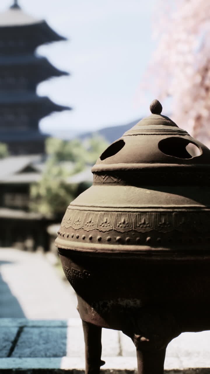 Røgelseskar i en japansk tempelhave