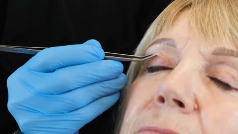 eyebrow shaping procedure