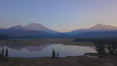 temprano en la mañana en sparks lake, oregon, versión lenta.