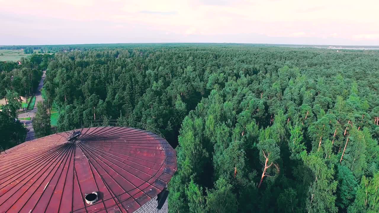 옛 소련 의 물탑 의 공중 에서 볼 수 있는 모습
