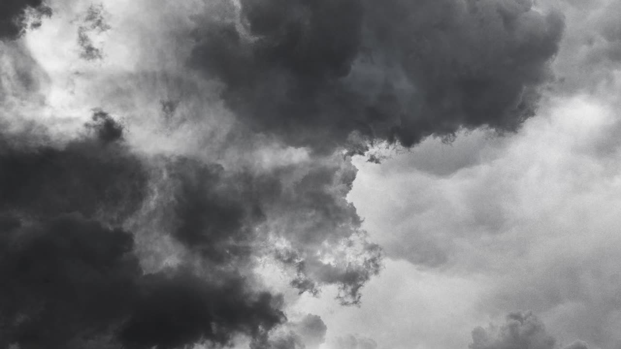 tormenta con rayo 4k