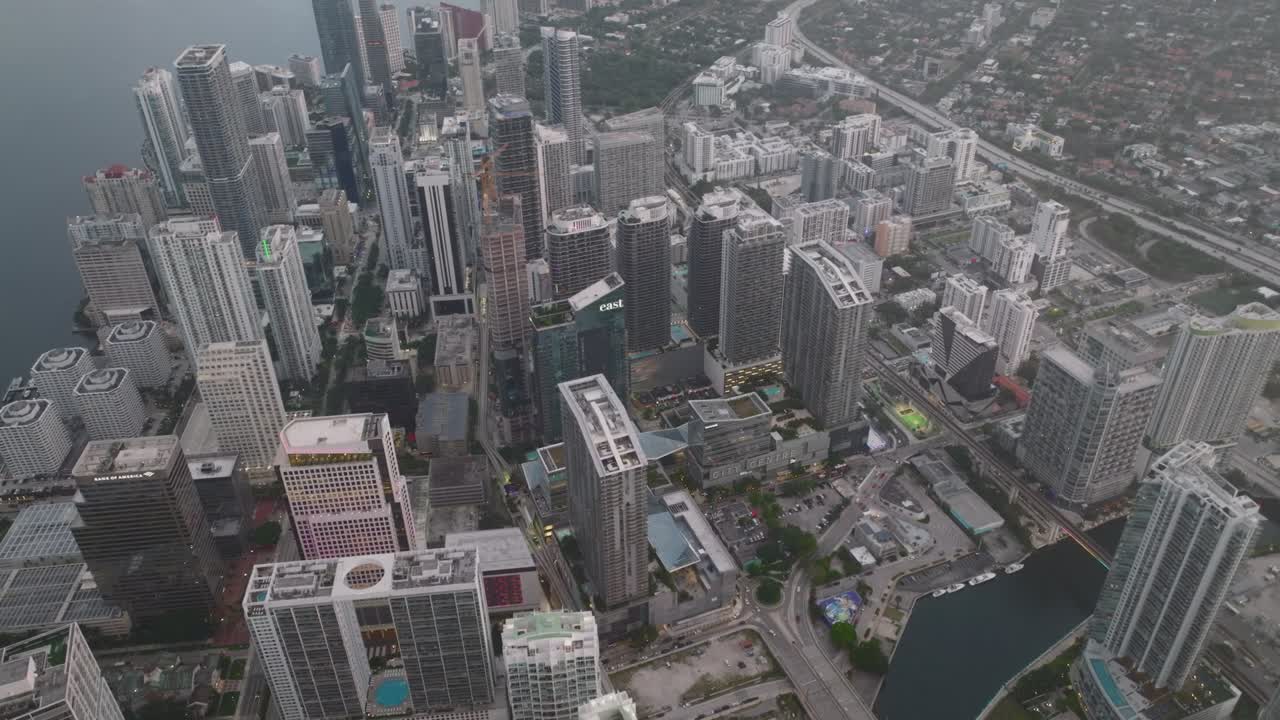 en los edificios del centro de miami