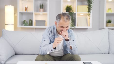 Preparación-De-Propuesta-De-Matrimonio-Con-Anillo-En-Mano.