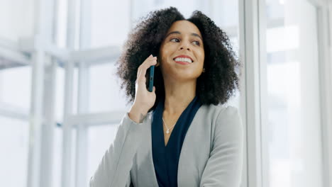 Mujer-Corporativa,-De-Negocios-Y-Llamada-Telefónica