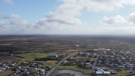 Vogar-village-at-Reykjanes-peninsula-on-sunny-day-in-Iceland,-aerial