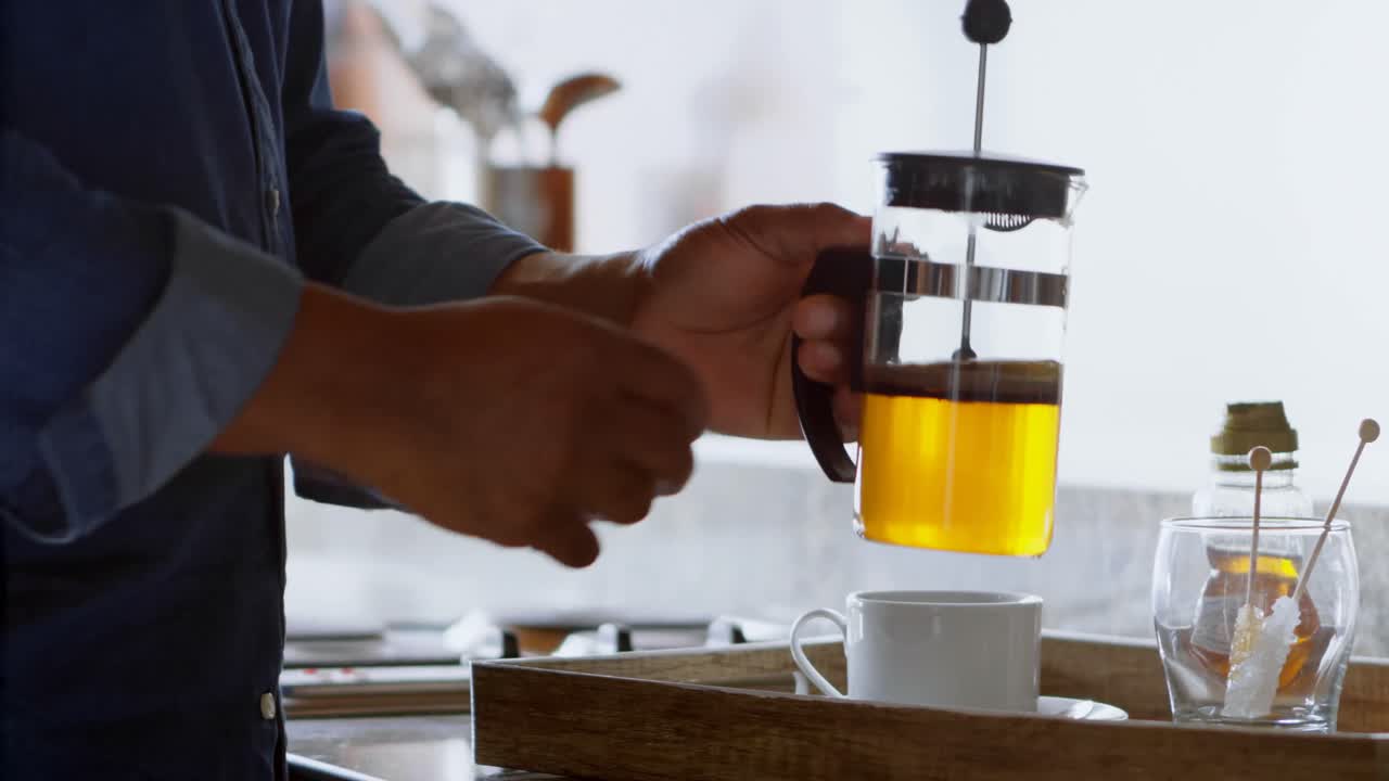 Senior man preparing coffee in the kitchen 4k