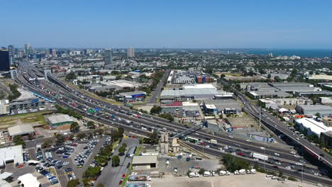 Fliegen-über-Den-Monash-Freeway,-Melbourne