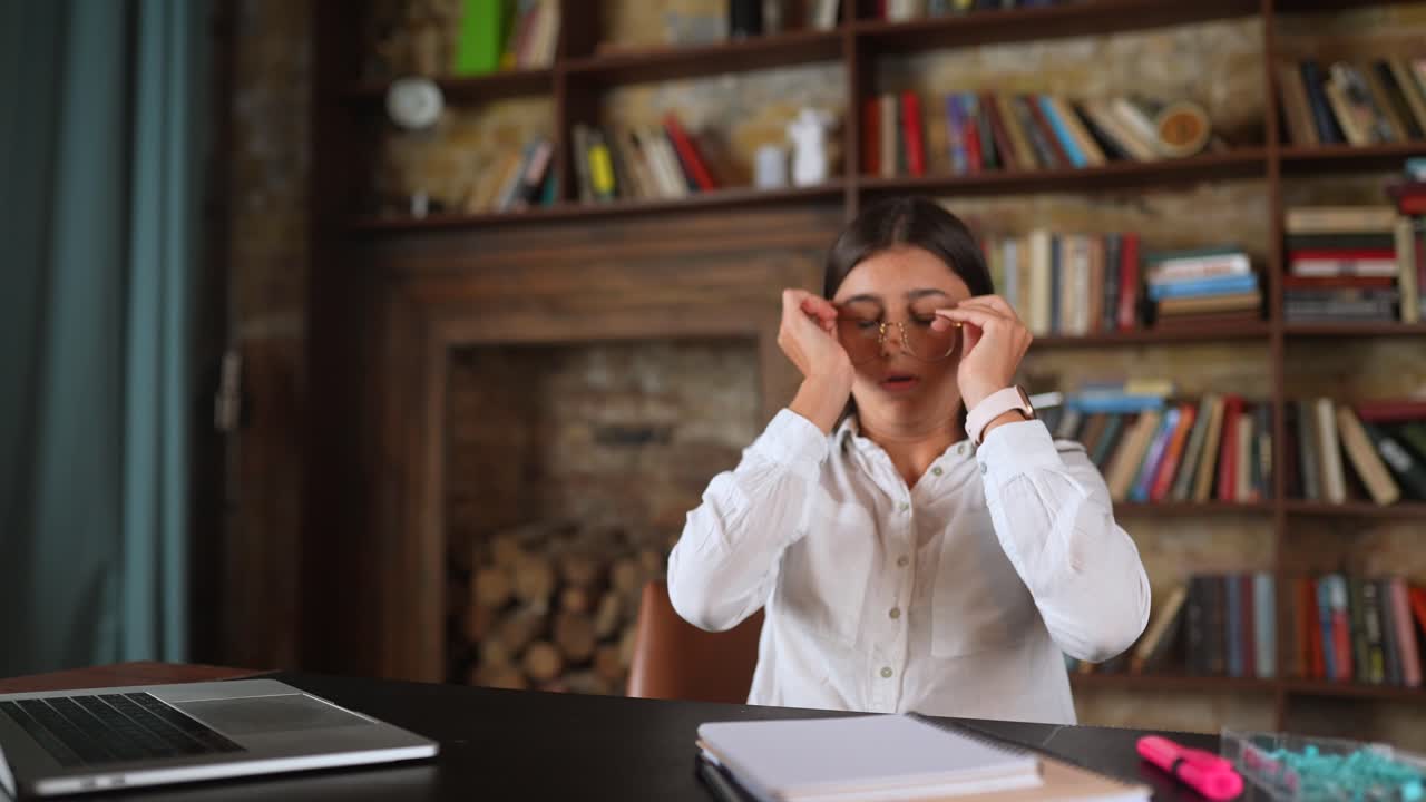 가정에서 공부하는 학생