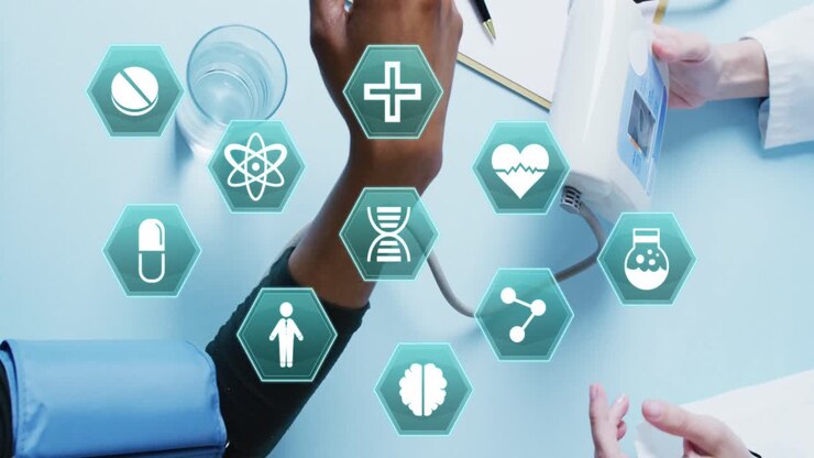 Animación de iconos médicos sobre médica caucásica con tensiómetro