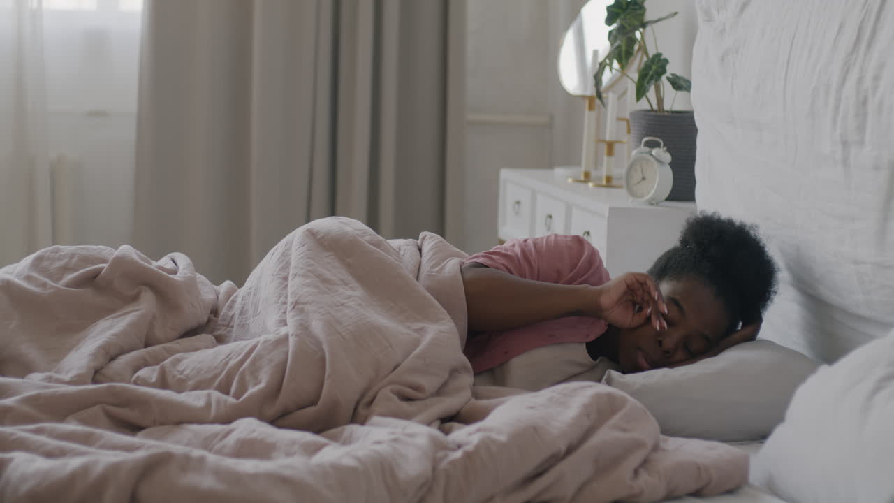 Donna svegliarsi nel letto