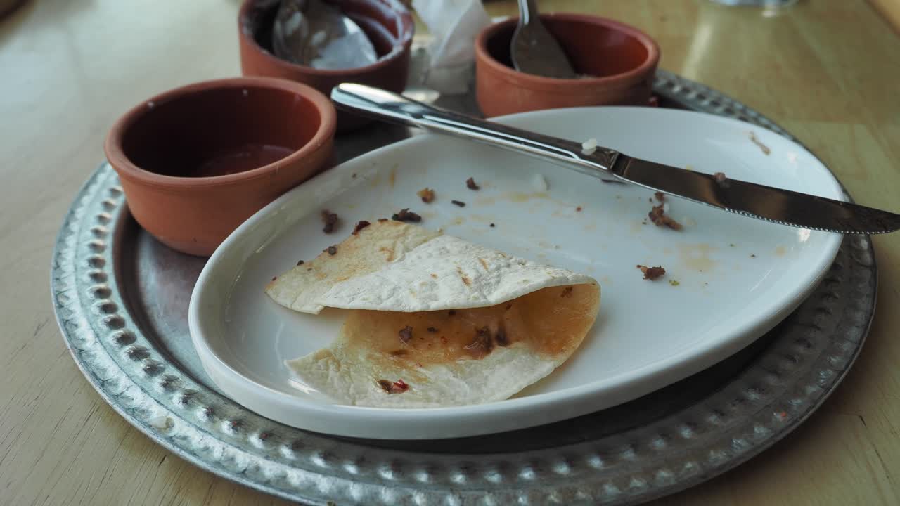 plato vacío después de una deliciosa comida