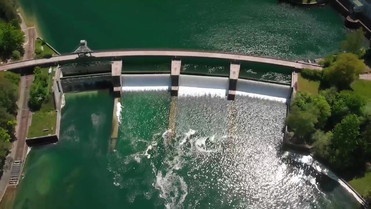 Vandkraftværk ved floden Rhinen, nær Rheinau, Schweiz.