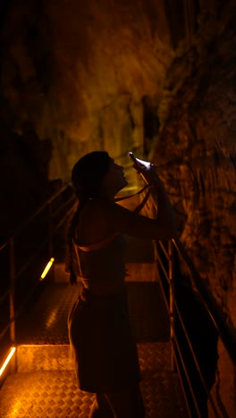 explorando una cueva