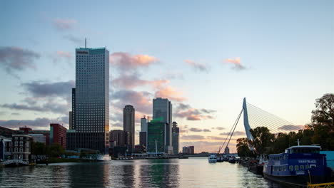 Rotterdam-Frente-Al-Mar-Puesta-De-Sol-De-Otoño