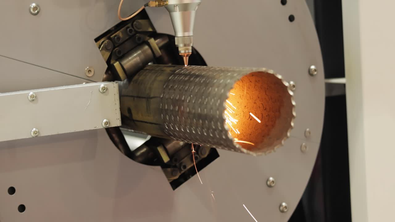 taglio laser e a gas del metallo, tecnologia industriale moderna.