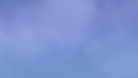 cielo soleado con nubes