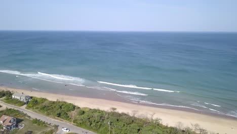 Blaue-Meereswellen-Am-Strand-Von-Nauset-Light-Im-Sommer-In-Cape-Cod,-Eastham,-Massachusetts