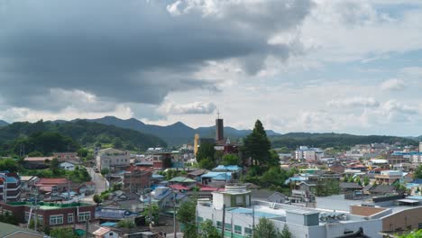 Eine-Landschaftsansicht-Mit-Bewölktem-Himmel-über-Geumsan-County,-Südkorea