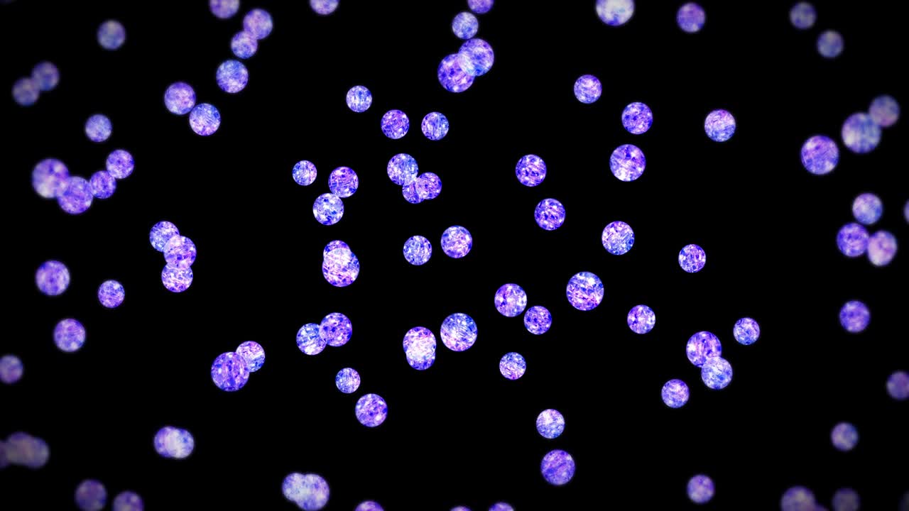 검은 바탕에 많은 은 크리스탈 구를 날아. 투명, 다채로운 유리 빛. 반이는 공 회전의 3d 애니메이션. 루프 애니메이션.