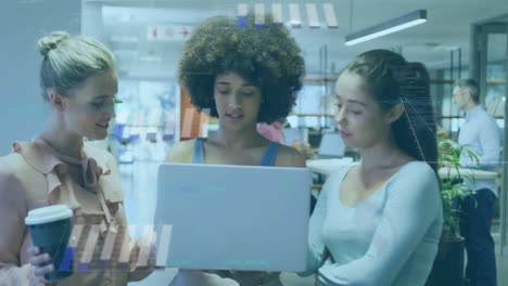 animación del procesamiento de datos financieros sobre diversas personas de negocios en la oficina