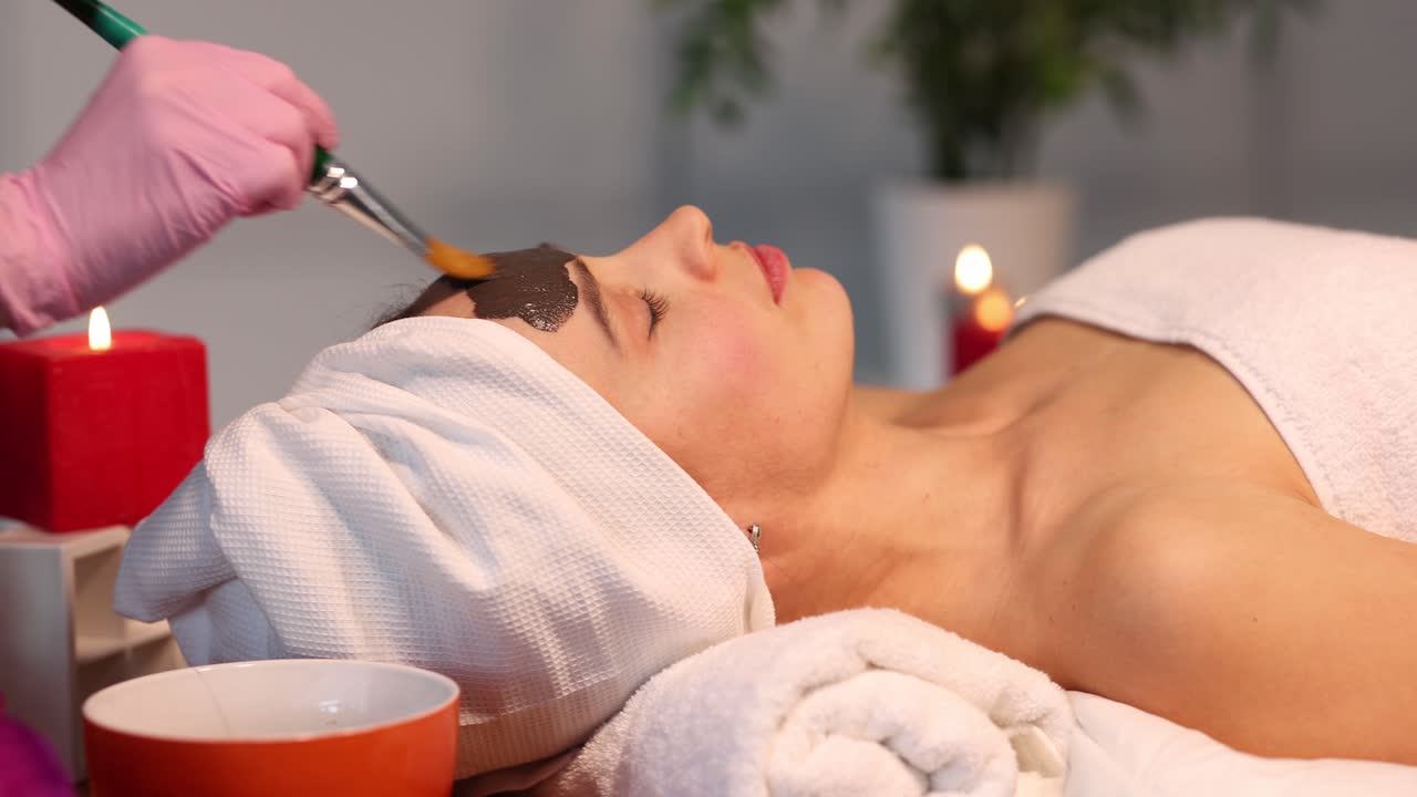 Peeling yüz maskesi, spa bakımları ve cilt bakımı
