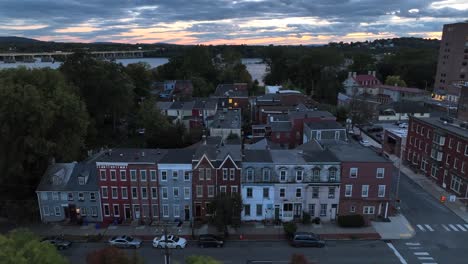 City-rowhomes-in-USA-at-dusk