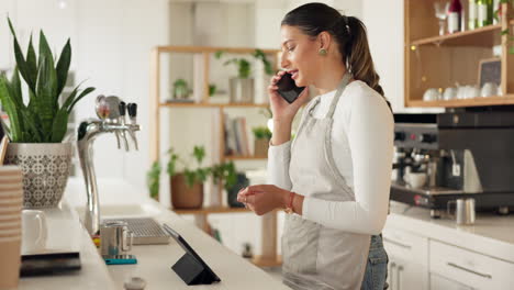 café, llamada telefónica y mujer barista para en línea