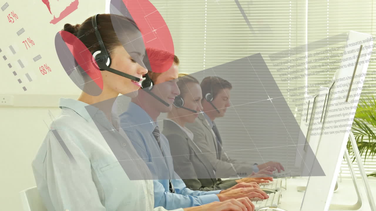 animación de estadísticas y procesamiento de datos sobre personas de negocios que usan auriculares telefónicos