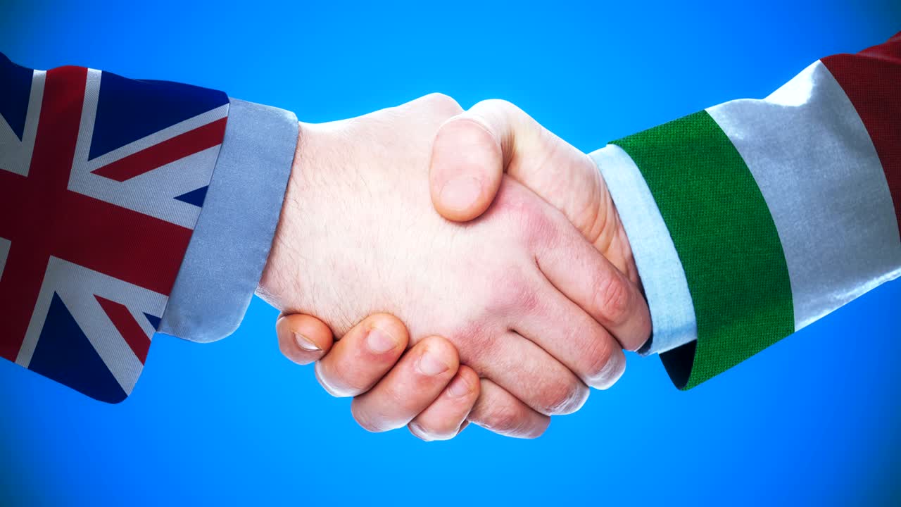 Regno Unito - Italia / Animazione concettuale di stretta di mano su paesi e politica / Con canale matte.