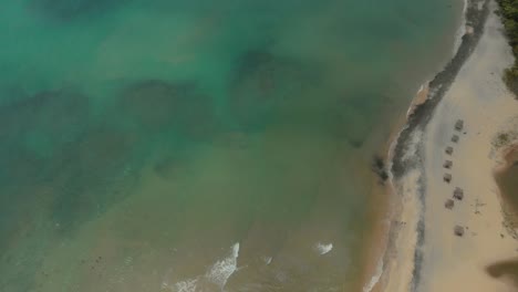 Strand-Des-Spiegels-Drohnenaufnahmen-4k-Sonnenschein-Strand-Des-Spiegels-Bahia-Caraiva-Brasilien-Fluss-Porto-Seguro