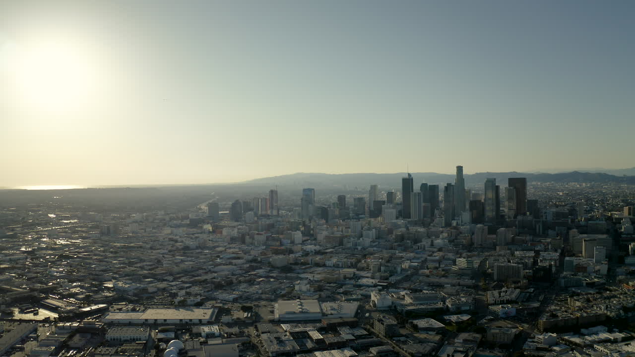 Vista aerea dello skyline della città di Los Angeles al tramonto