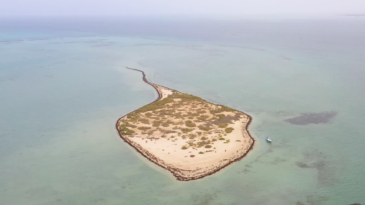 "región de aseer, arabia saudita" este video de drones captura la impresionante belleza de la región de aaseer de arabia saudita, mostrando montañas exuberantes, paisajes únicos y una rica cultura. perfecto para el turismo.