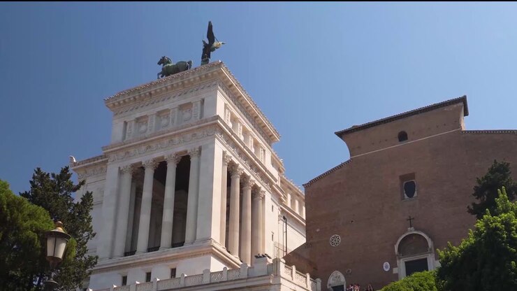 Vista laterale dell'edificio Monumento Nazionale a Vittorio Emanuele II o Altare della Patria, Roma, Italia