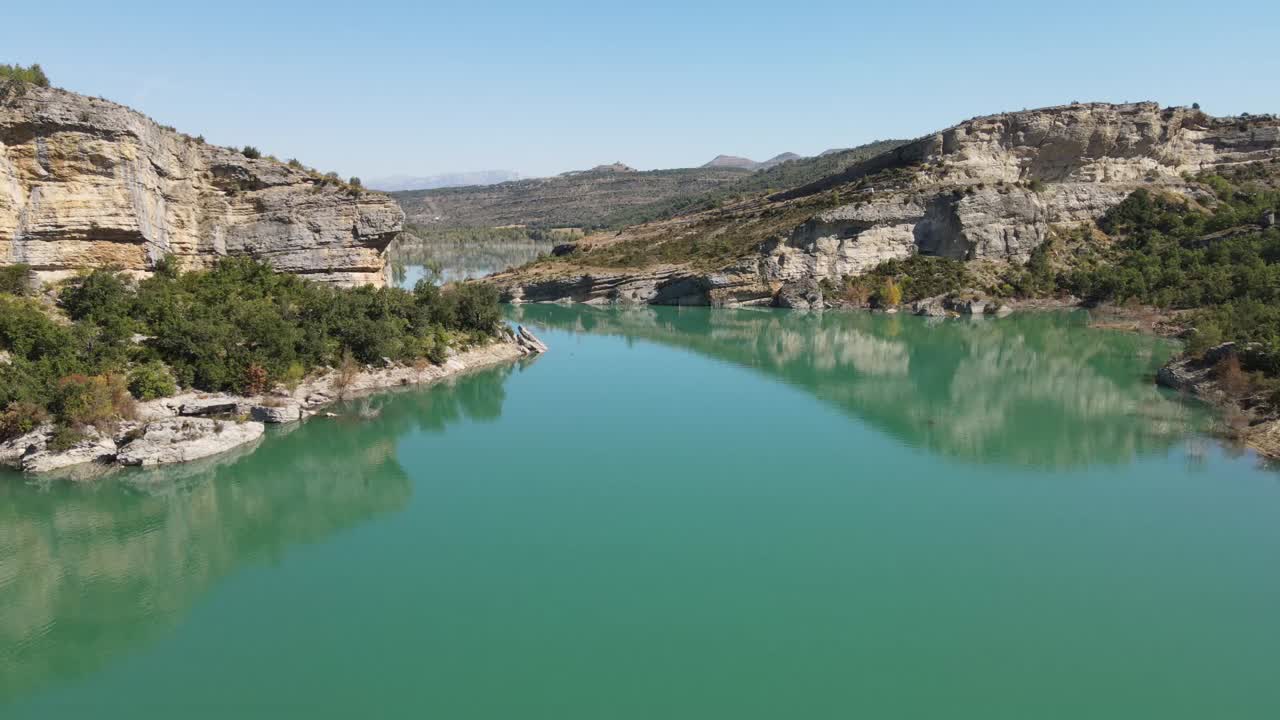 카탈루냐 피레네 산맥에 있는 mont-rebei 협곡의 공중 전망
