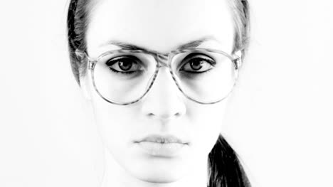 Mujer-en-Gafas-Mix-0-03