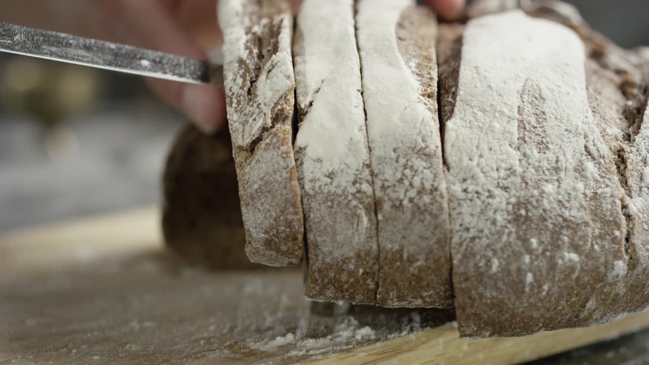 sliced round bread