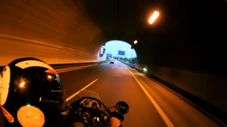 biker tunnel 00